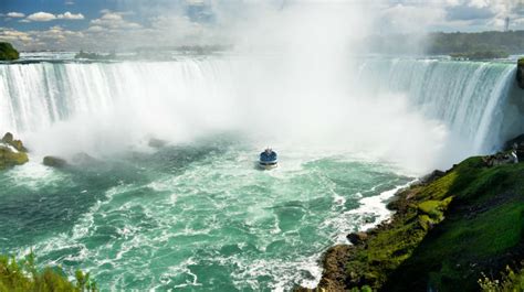 Spellbinding magic presentation at niagara falls